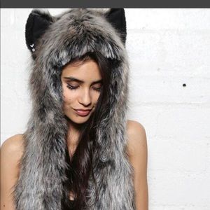 Spirithoods gray wolf hat worn once!
